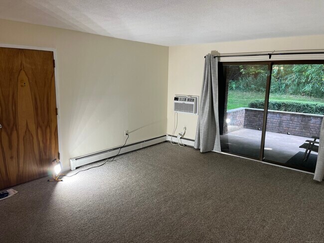 Foto del edificio - 64 Oxbow Dr