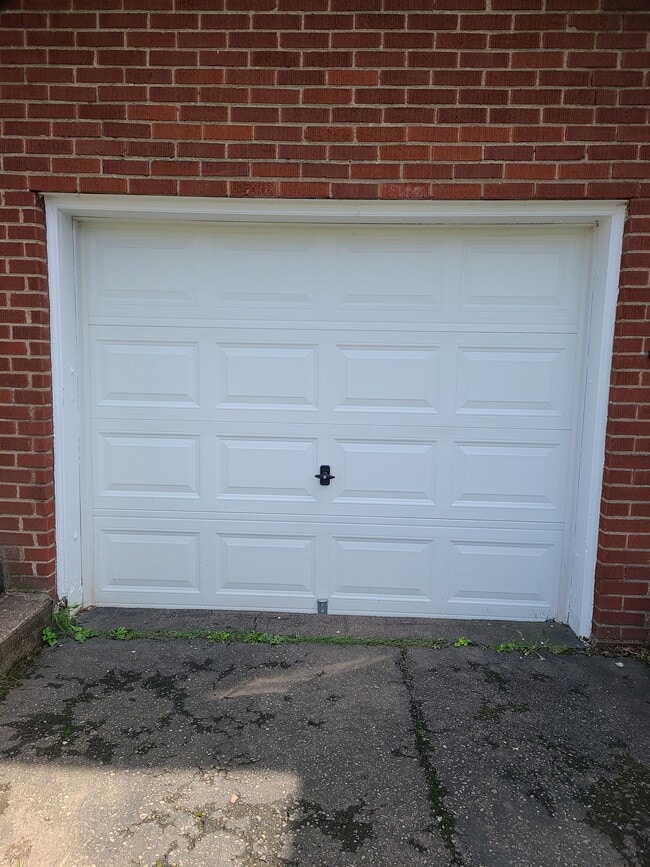 Lots of storage space! - 3122 State St