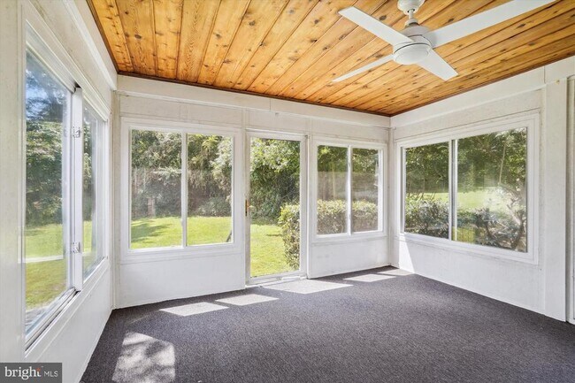 Foto del edificio - 6139 Tompkins Dr