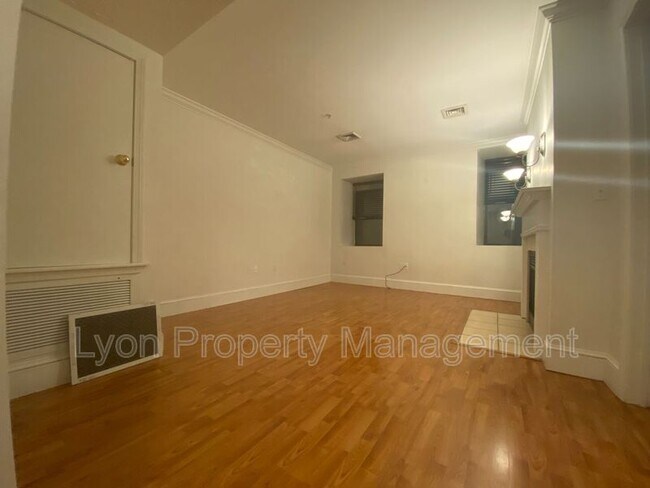 Foto del edificio - 426 Mt Hope St