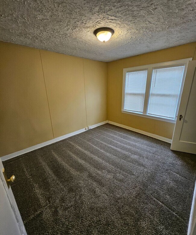 Foto del edificio - 3 Bedroom 2 Bathroom in Kansas City MO $1,400.00
