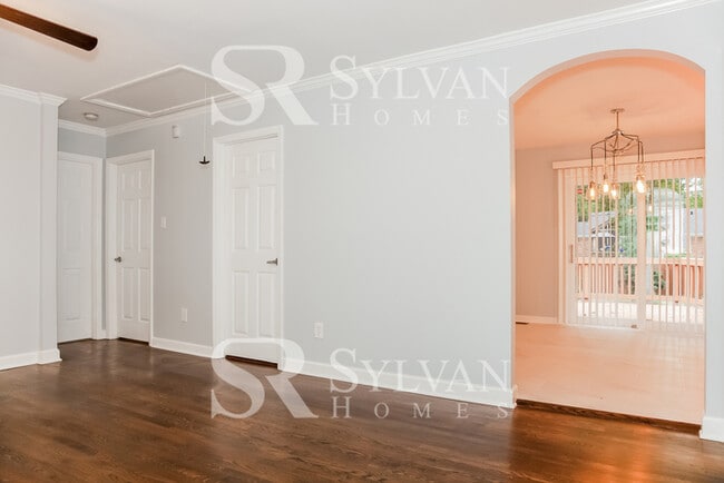 Building Photo - Lease today! No extra charge for contentment and relaxation!