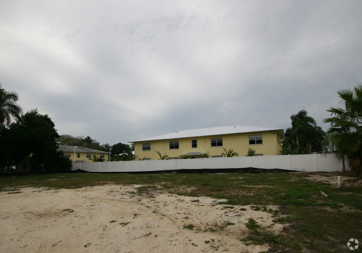 Building Photo - Bradenton Palm