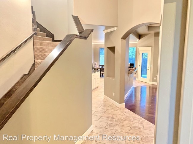 Building Photo - 3 br, 2.5 bath House - 17604 Braken Dr
