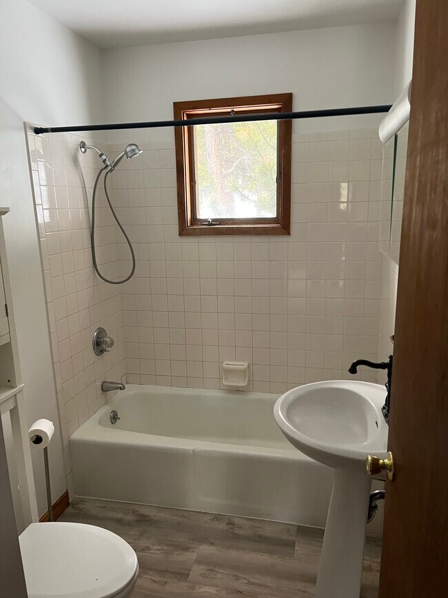 Foto del edificio - 304 Cabin Creek Rd