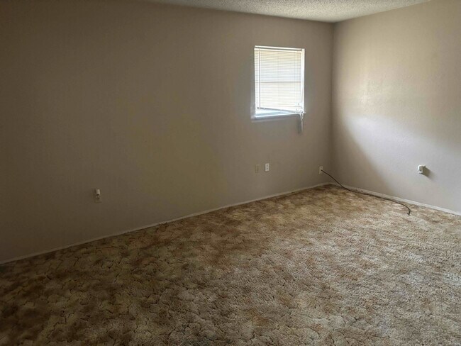 Building Photo - 5605 Lake Haven Dr