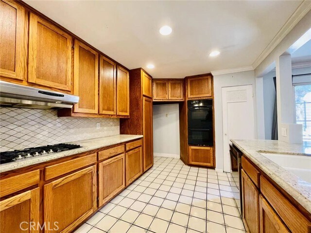 Building Photo - 1701 Victoria Dr