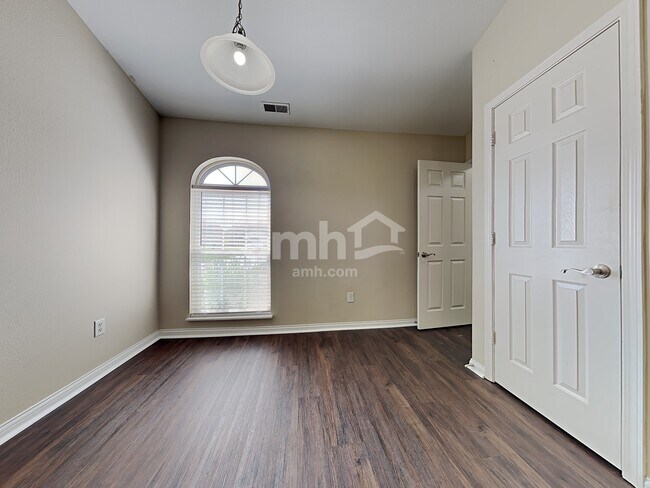 Foto del edificio - 1028 W Muskegon Dr