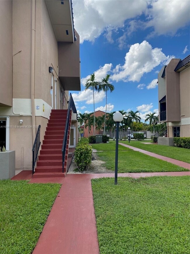 Building Photo - 3901 SW 109th Ave