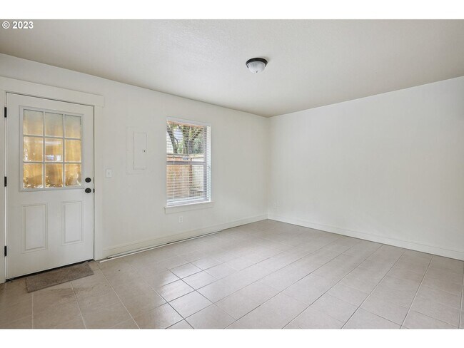 Foto del edificio - 5331 NE Cully Blvd