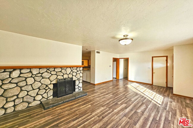 Foto del edificio - 9321 Donna Ave