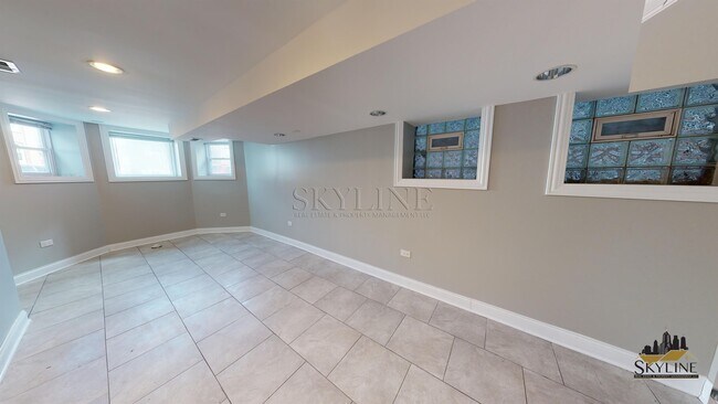 Building Photo - 4810 S Langley Ave