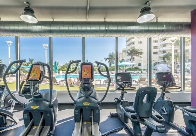 Foto del edificio - 100 Lincoln Rd