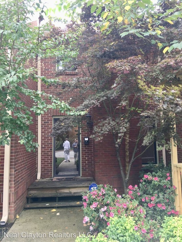 Primary Photo - 908 Russell St