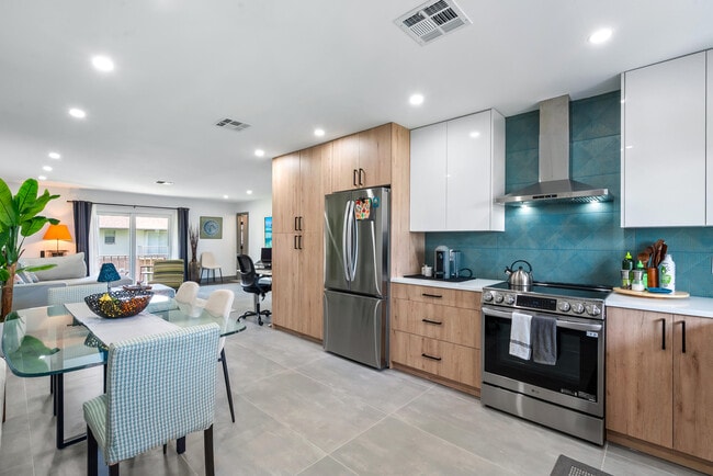 Building Photo - 2017 S Seacrest Blvd