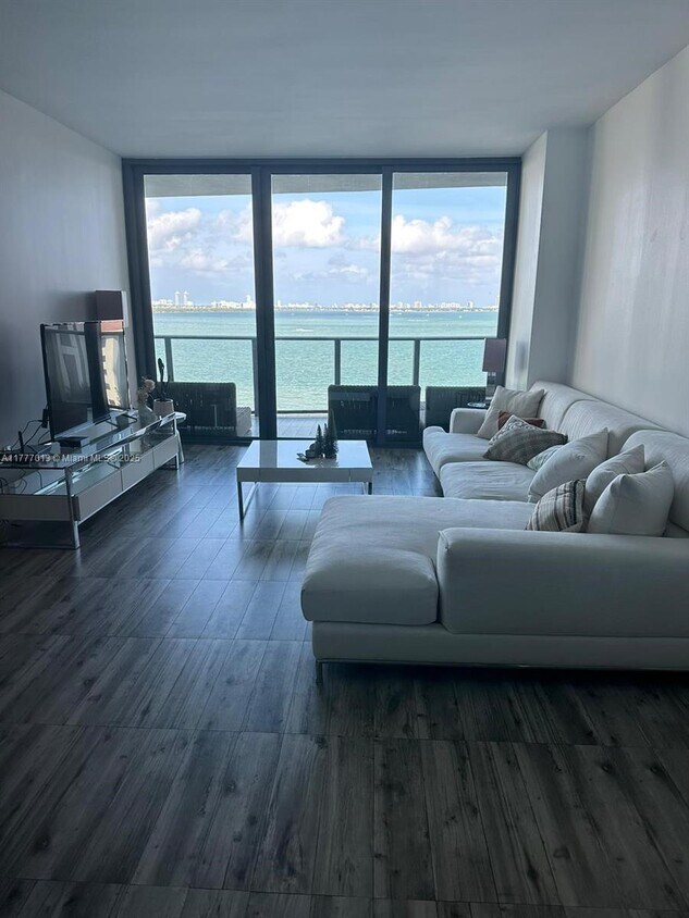 Foto del edificio - 460 NE 28th St