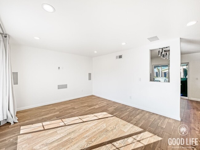 Building Photo - Beautiful 3BD/2BA W/ Private Pool, Attached Garage, and A/C in Clairemont!