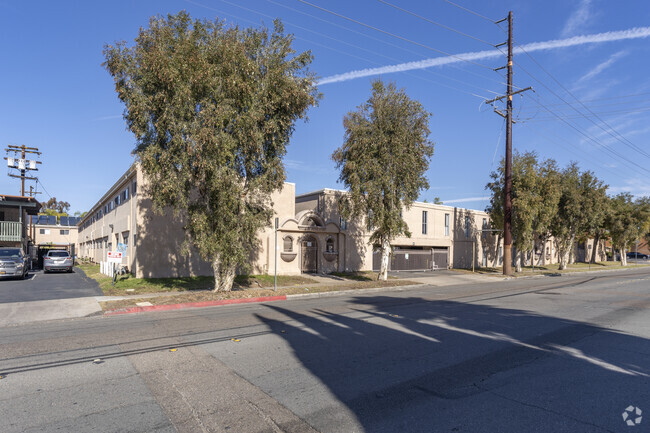 Building Photo - Bella Vista