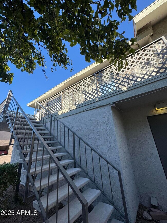 Foto del edificio - 1051 N 84th Pl