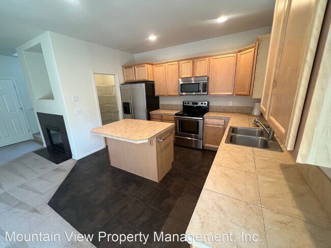 Building Photo - 3 br, 2.5 bath House - 19434 Hollygrape St