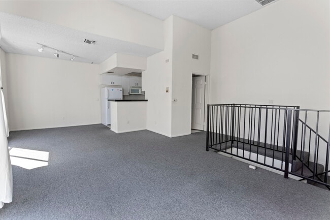 Building Photo - 1242 S Holt Ave