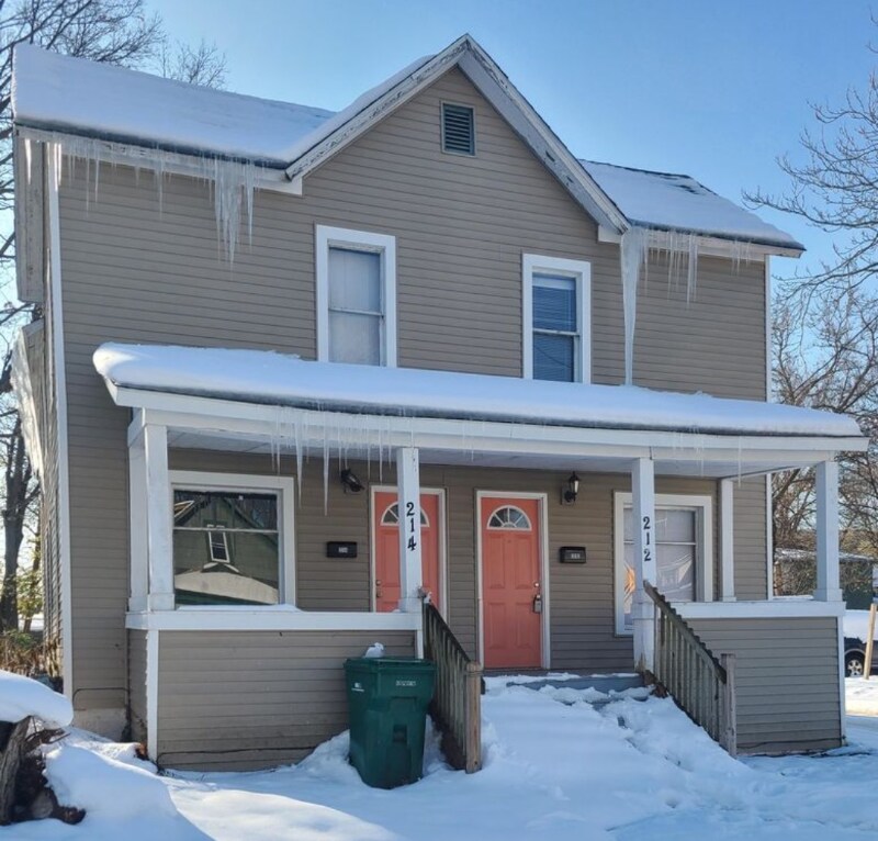 Primary Photo - 212 E Belmont St