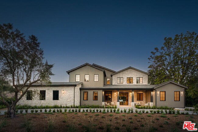 Foto del edificio - 23615 Long Valley Rd