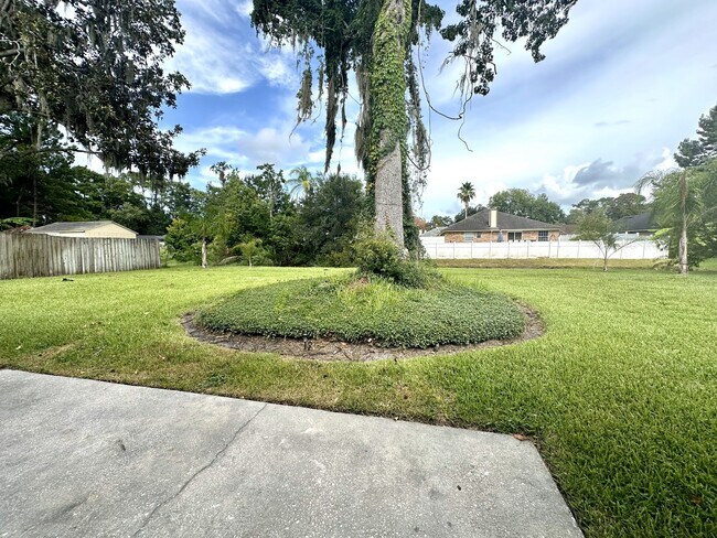Foto del edificio - 11941 Remsen Rd