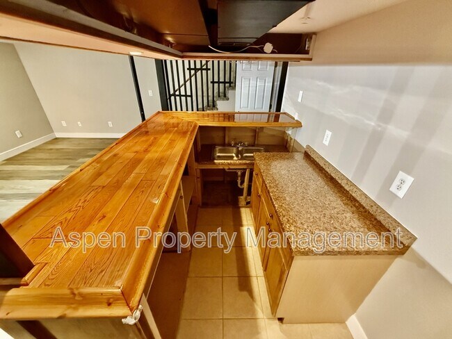 Foto del edificio - 1704 Parkway Dr