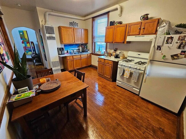 Building Photo - 2014 N Kedzie Ave