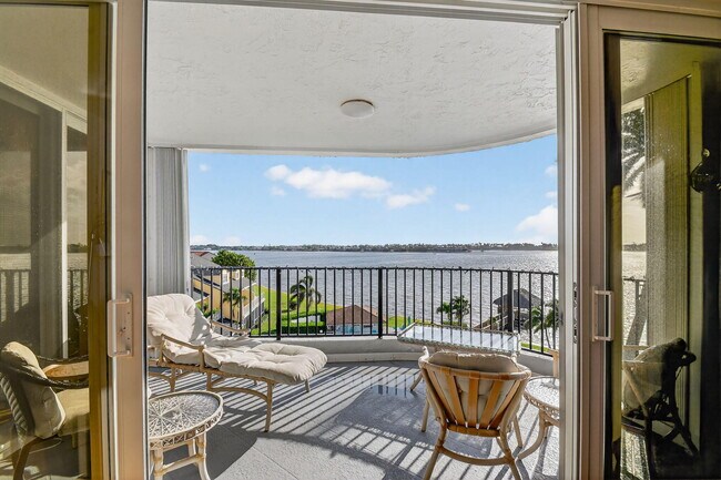 Foto del edificio - 8200 Lakeshore Dr