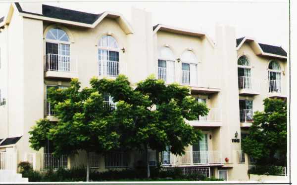 Building Photo - 11445 Moorpark St