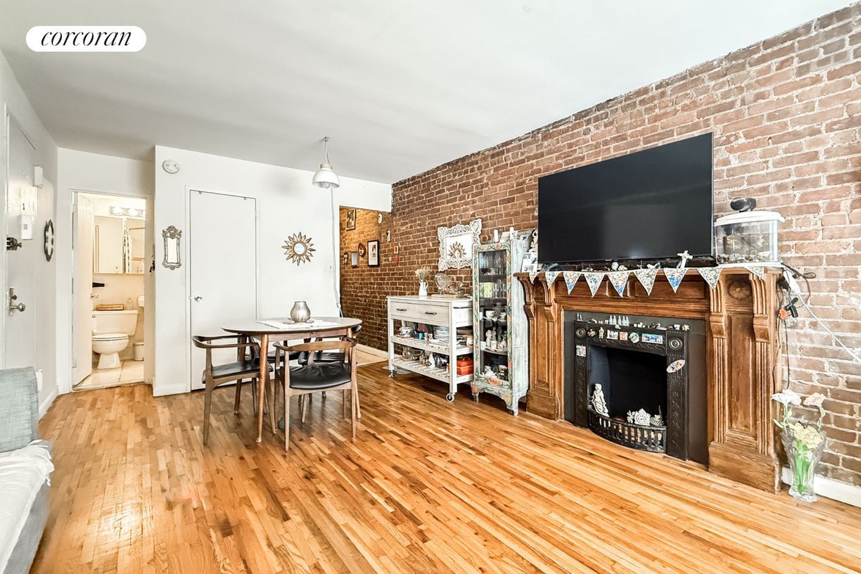 Foto principal - 127 W 81st St