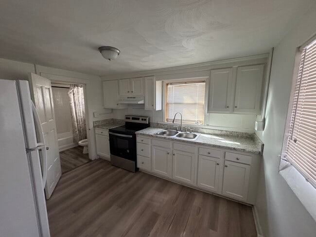 Building Photo - Strand