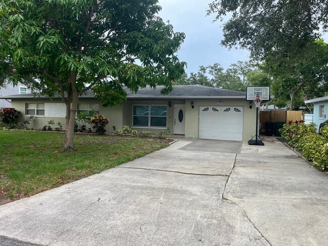 Building Photo - 1315 Whitacre Dr