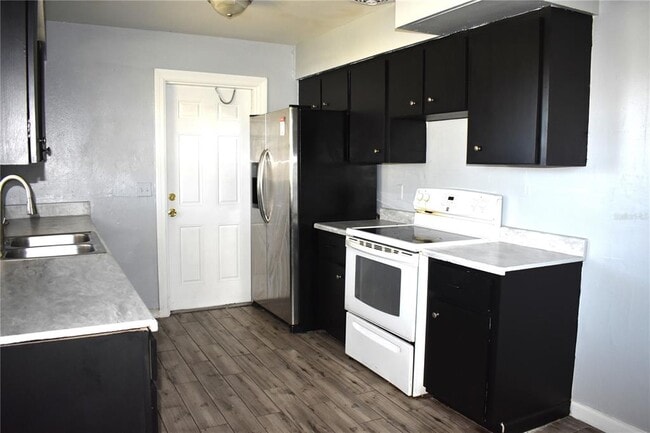 Building Photo - 5920 Riviera Dr