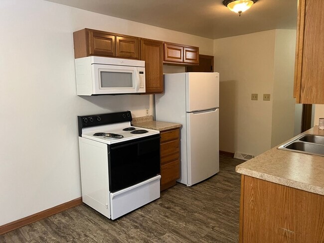 Building Photo - 1551 E Stonehenge Dr