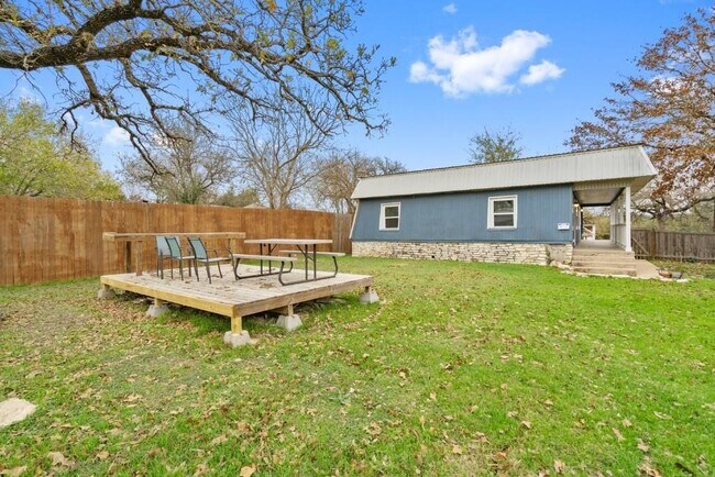 Building Photo - 1302 S Quinlan Park Rd