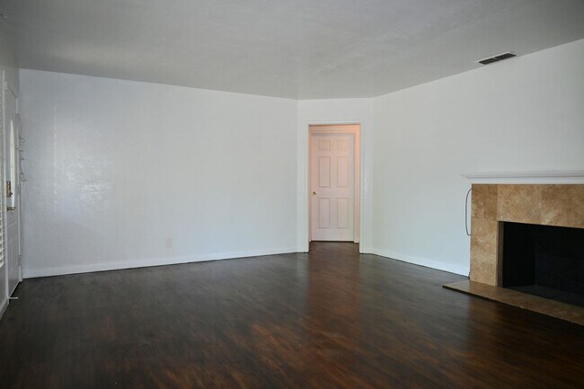 Foto del edificio - Resident Benefit Package Property