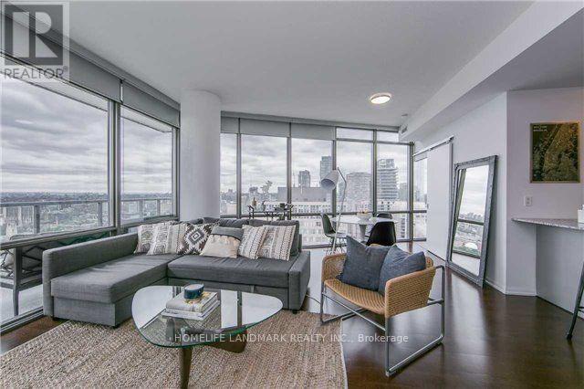 Photo du bâtiment - 832 Bay St.