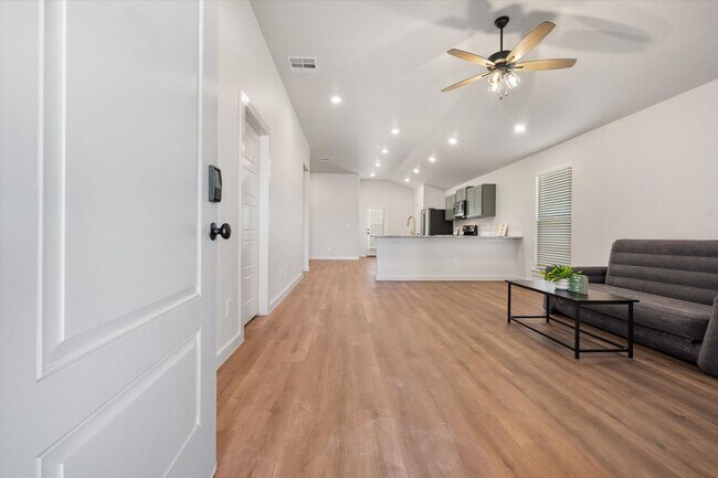 Foto del edificio - 2154 Langford Ave