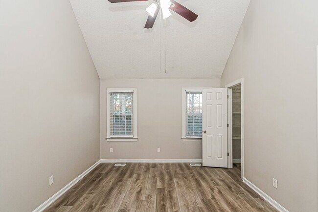 Foto del edificio - 1024 Alderleaf Dr