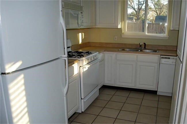 Building Photo - 6611 Housman