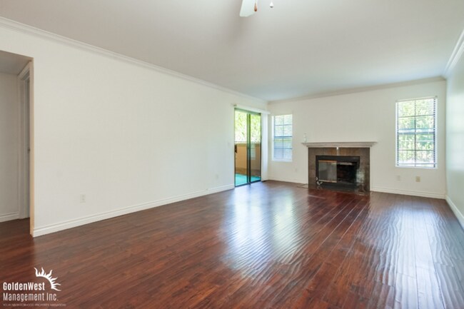 Foto del edificio - Renovated 2Bdm 2Ba Condo in Prime Carmel M...