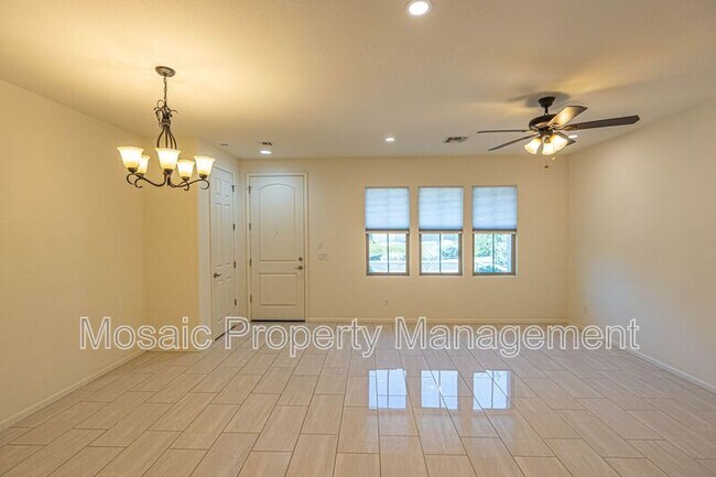 Foto del edificio - 2477 W Market Pl