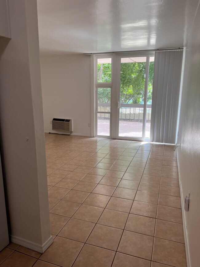 sala de estar desde la entrada - 3050 Rue Dorleans