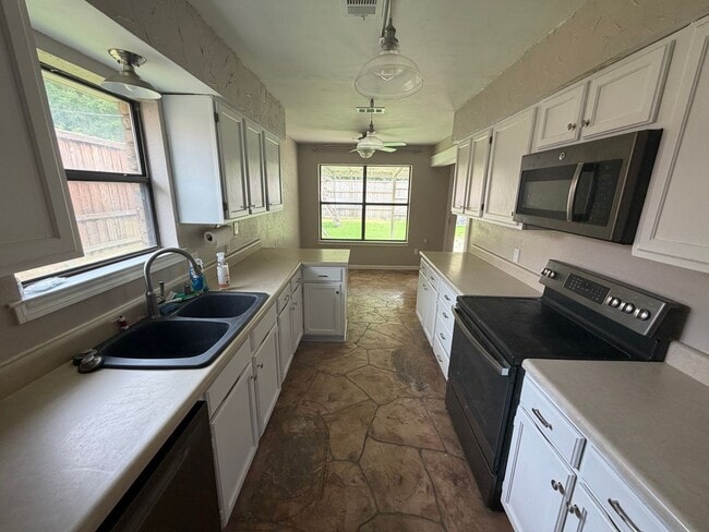 Building Photo - 2132 Turf Club Dr