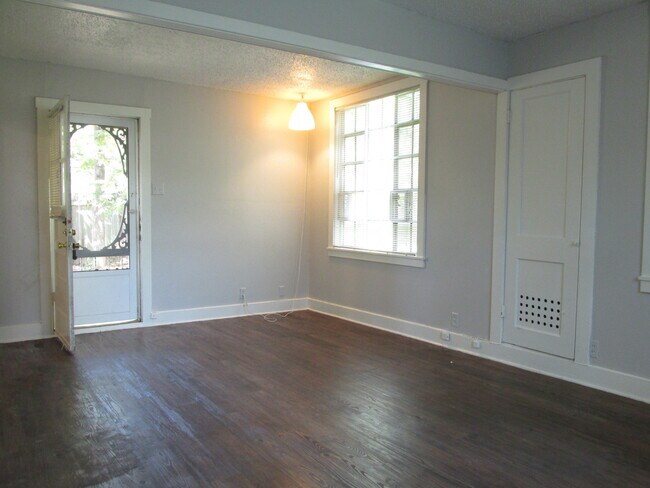 Foto del edificio - Keith-916