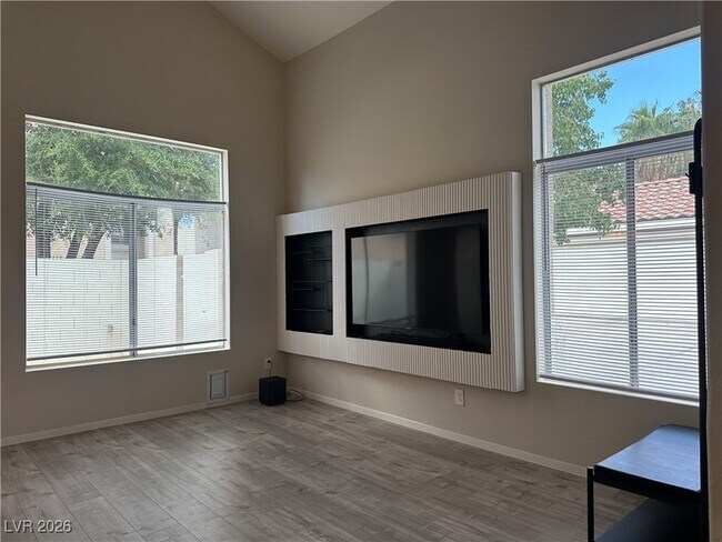 Foto del edificio - 2427 Cliffwood Dr