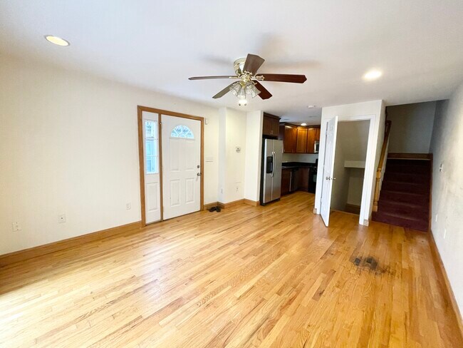 Foto del edificio - 241 W 3rd St